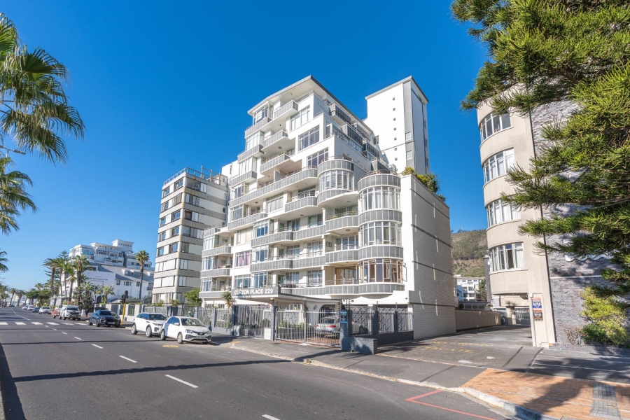 2 Bedroom Property for Sale in Sea Point Western Cape